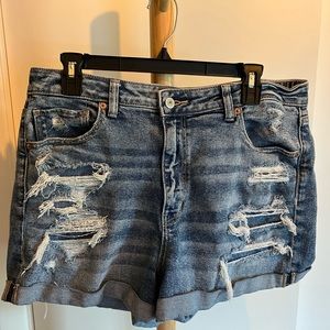 American Eagle Size 14 Distressed Mom Short